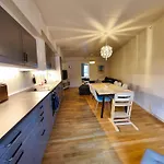 Modern 3-bedroom In - Prime Location Appartement