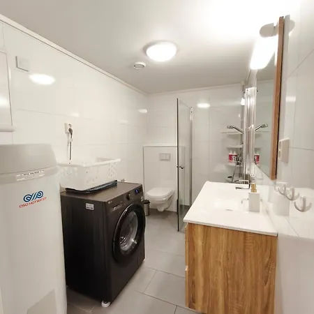 Modern 3-bedroom In - Prime Location *