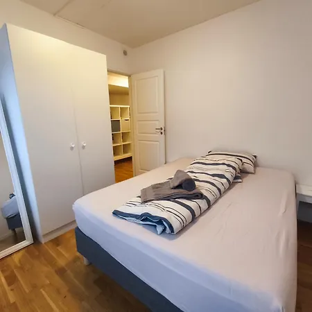 Modern 3-bedroom In - Prime Location Apartment *