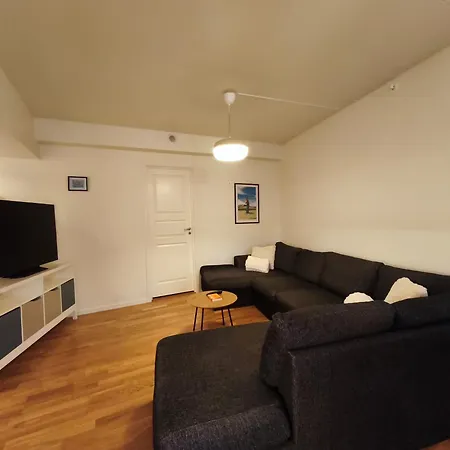 Modern 3-bedroom In - Prime Location Apartment *