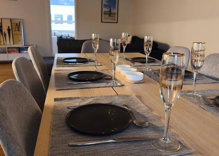 Apartment Modern 3-bedroom In - Prime Location *