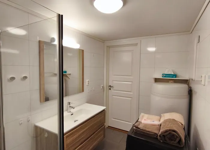 Modern 3-bedroom In - Prime Location Apartment *