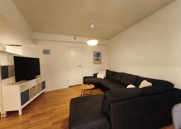 Modern 3-bedroom In - Prime Location Apartment *